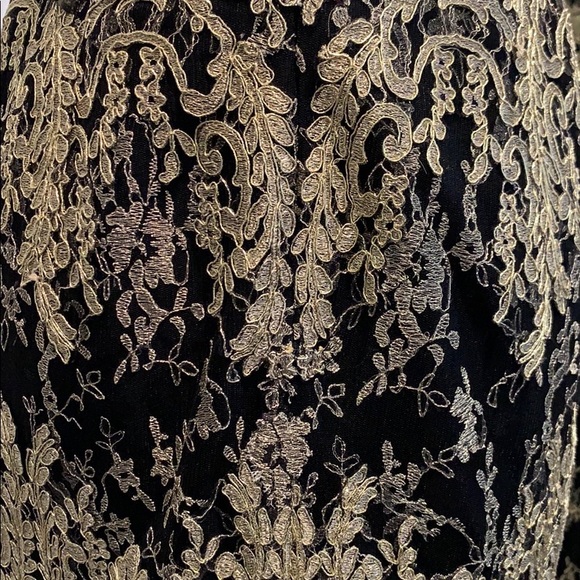 Gold and black gown - Picture 3 of 4